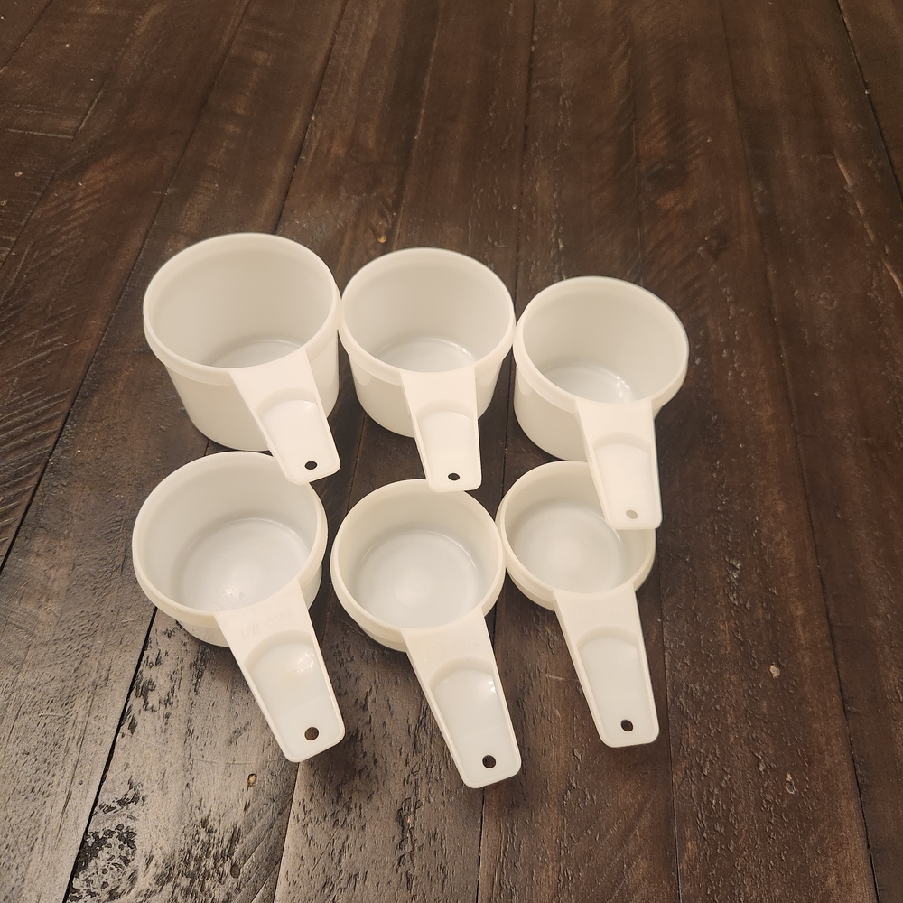 Tupperware Classic White Measuring Cups - Picture 2 of 4